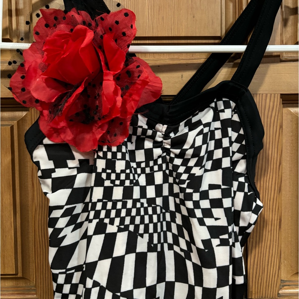 Dance leotard with one leg short style. - Picture 2 of 6